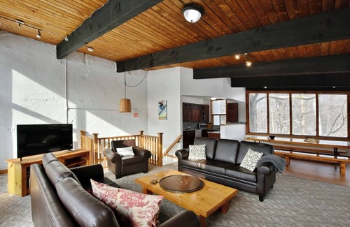 The Blue Mountains Chalet De Esquí | Cheerful 12-Bedroom Gem in Blue Mountain
