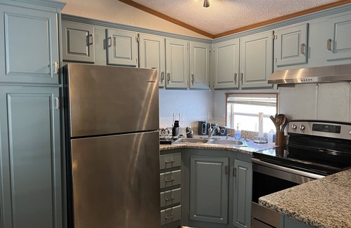 Port St. Joe Casa | Cheerful 2/2 bungalow close to Gulf of Mexico