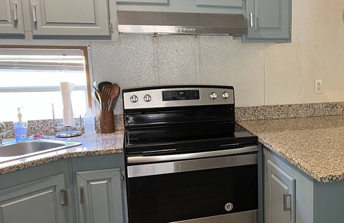 Port St. Joe Casa | Cheerful 2/2 bungalow close to Gulf of Mexico