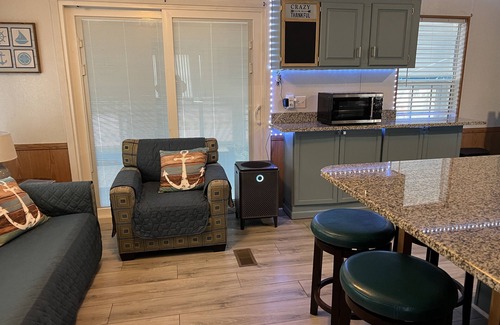 Port St. Joe Casa | Cheerful 2/2 bungalow close to Gulf of Mexico