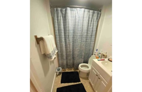 East Stroudsburg Casa | Cheerful 2 bedroom home near Shawnee with firepit