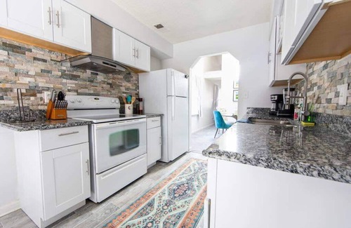 Northwest Casa | Cheerful 2 Bedroom Home near Virginia Wesleyan