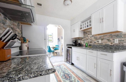 Northwest Casa | Cheerful 2 Bedroom Home near Virginia Wesleyan