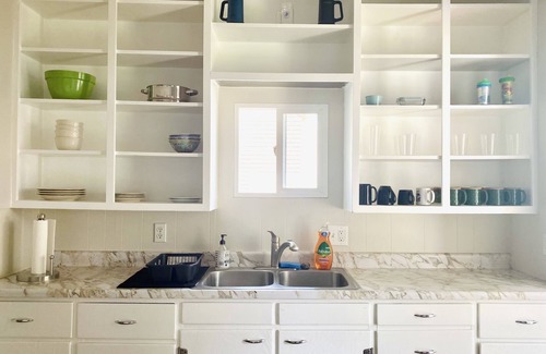 Garden District Casa | Cheerful 2-bedroom home w/ a yard, walk downtown!