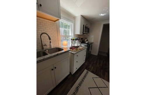 Edenton Casa | Cheerful 2-bedroom Edenton bungalow getaway