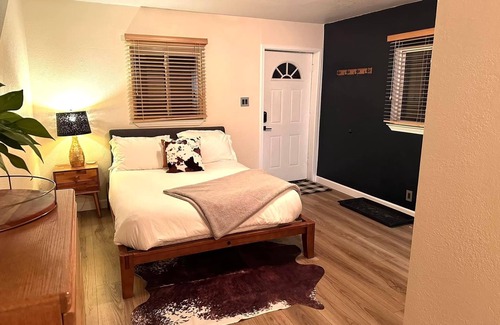 Five Points Casa | Cheerful 2-bedroom home with parking on premises