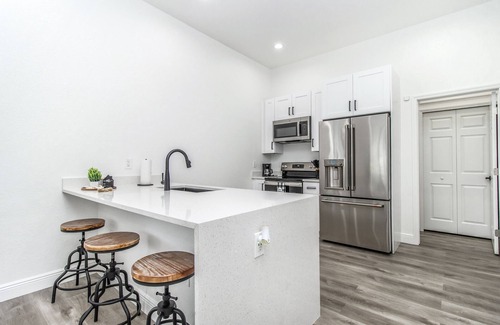 Tampa Casa | Cheerful 2-bedroom home with free parking/Wi-Fi