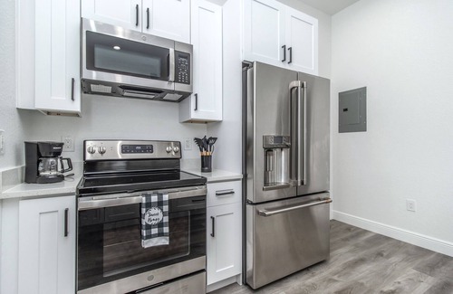 Tampa Casa | Cheerful 2-bedroom home with free parking/Wi-Fi
