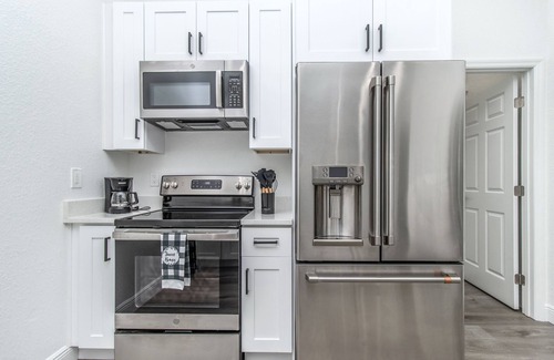 Tampa Casa | Cheerful 2-bedroom home with free parking/Wi-Fi