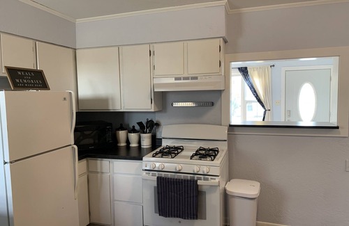 Woodbury County Casa | Cheerful 2-bedroom Quite Cottage near Hospitals!