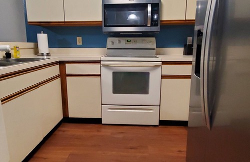 Arlington Casa | Cheerful 2-Bedroom Townhome with Private Back Yard