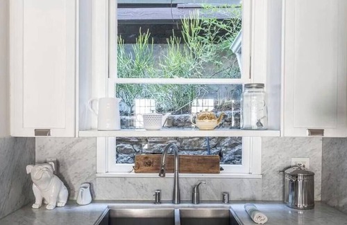 Beachwood Canyon Casa | Cheerful 2-bedroom garden home with hot tub