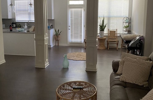 Fairburn Casa | Cheerful 2 Bedrooms Home with Fireplace