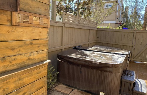San Diego Casa | Cheerful 3/2.5 home: spa, private ofc & 2 car gar.