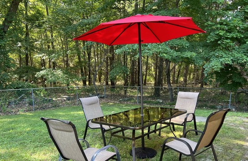 North Kingstown Casa | Cheerful 3-bedroom home, sleeps 6. Dog-friendly!