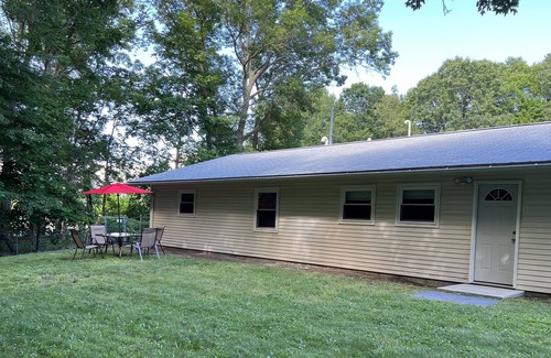 North Kingstown Casa | Cheerful 3-bedroom home, sleeps 6. Dog-friendly!