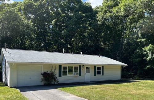 North Kingstown Casa | Cheerful 3-bedroom home, sleeps 6. Dog-friendly!