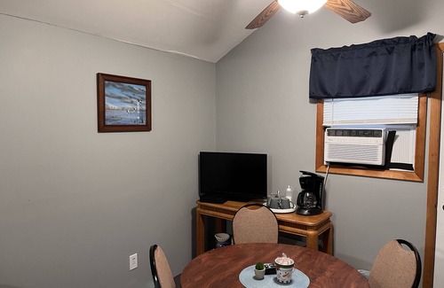 Algonac Cabaña | Cheerful 3 bedroom cottage with River access.