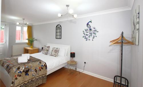 Earley Casa | Cheerful 3 Bedroom 2 Bathroom Bungalow by CozyNest