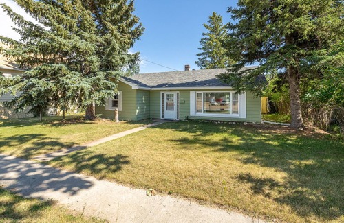Custer Casa | Cheerful 3 bedroom bungalow in downtown Custer!