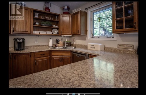 Port Elgin Cabaña | Cheerful 3 Bedroom Cottage 2 Minute walk to the Beach on Beautiful Lake Huron