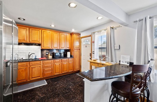 Dunning Casa | Cheerful 3 bedroom. Feels like home.