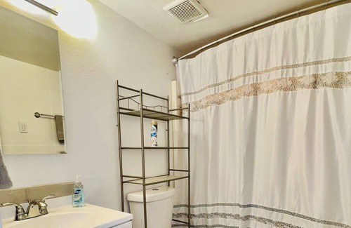 Maryvale Alquiler De Eote | Cheerful 3 bedroom home with attached parking garage.