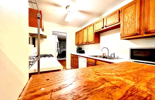 Norfolk - Virginia Beach Casa | Cheerful 3-bedroom ranch home-self check-in “quite neighborhood”