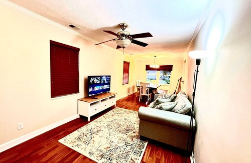Norfolk - Virginia Beach Casa | Cheerful 3-bedroom ranch home-self check-in “quite neighborhood”