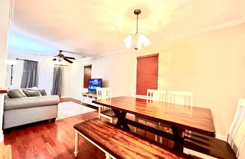 Norfolk - Virginia Beach Casa | Cheerful 3-bedroom ranch home-self check-in “quite neighborhood”