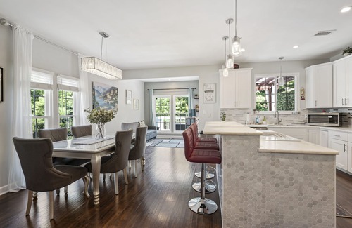 Leesburg Casa | Cheerful 3-Bedroom Townhouse with Indoor Fireplace