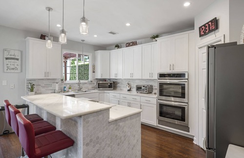 Leesburg Casa | Cheerful 3-Bedroom Townhouse with Indoor Fireplace