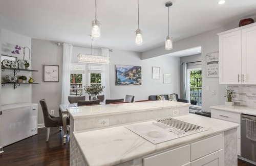 Leesburg Casa | Cheerful 3-Bedroom Townhouse with Indoor Fireplace