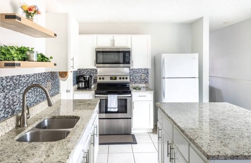 Wetmore Casa | Cheerful 3 bedroom 2 bath with large backyard