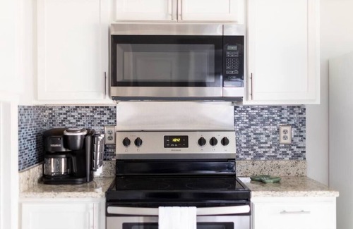 Wetmore Casa | Cheerful 3 bedroom 2 bath with large backyard