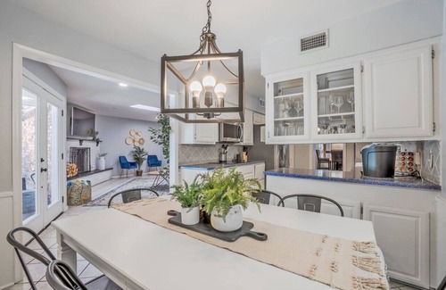 Northeast Dallas Casa | Cheerful 3-bedroom with a Pool