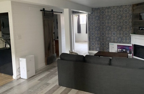 Collingwood Casa | Cheerful 4 Bedroom Home with Private Inground Pool