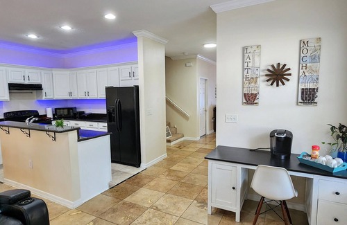 Clearwater Casa | Cheerful 4 bedroom house near Clearwater Beach! Pet Friendly.