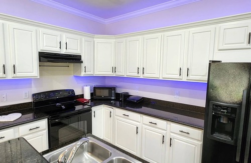 Clearwater Casa | Cheerful 4 bedroom house near Clearwater Beach! Pet Friendly.