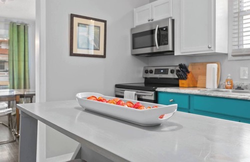 Rosedale Casa | Cheerful 4 Bedroom Home by KU & 39th St. Shops | 4