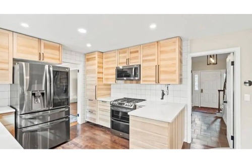 Niskayuna Casa | Cheerful 4-bedroom home with indoor fireplace
