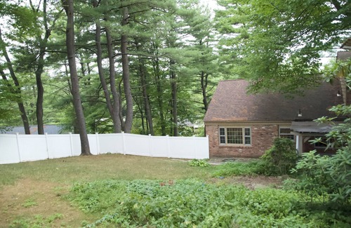 Niskayuna Casa | Cheerful 4-bedroom home with indoor fireplace
