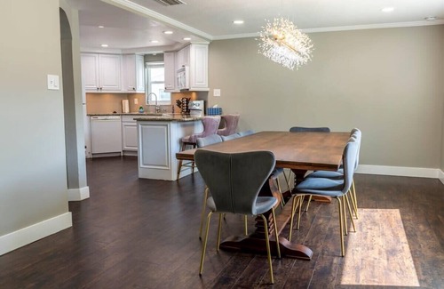 Orient Park Casa | Cheerful 4 bedroom home with heated pool & lake views