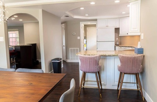 Orient Park Casa | Cheerful 4 bedroom home with heated pool & lake views