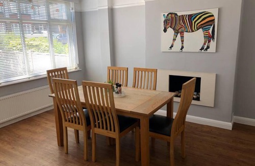 Bickley Casa | Cheerful 4 bedroom home with lovely garden