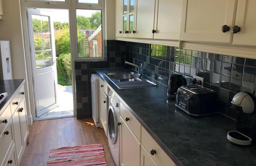 Bickley Casa | Cheerful 4 bedroom home with lovely garden