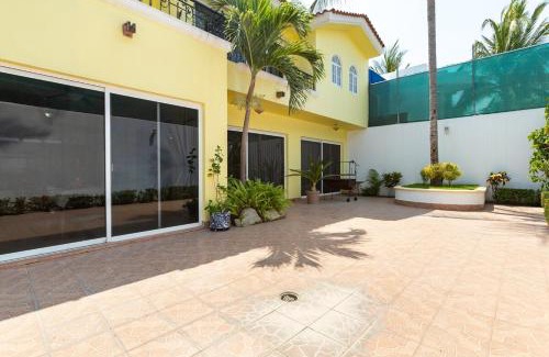 Mezcales Casa | Cheerful 4 Bedroom house with Swimming Pool