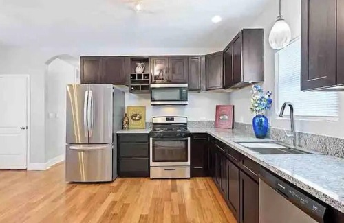 Washington Park Casa | Cheerful 4 bedroom smart home w/ indoor fireplace