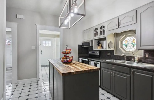 Independence Casa | Cheerful 4 bedroom close to historical/sport sites
