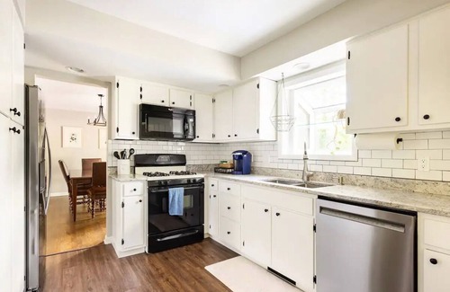 Indianapolis Casa | Cheerful 4-bedroom home in North Central Indy
